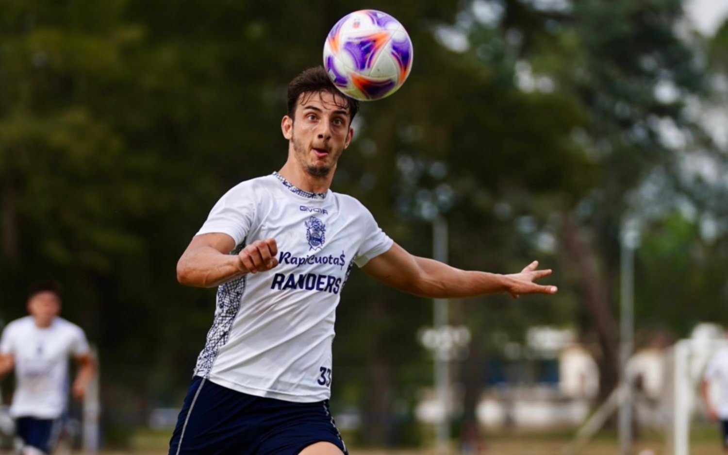 Los pibes del Lobo golearon a Berazategui 12 a 2 ante la atenta mirada de "Chirola" Romero
