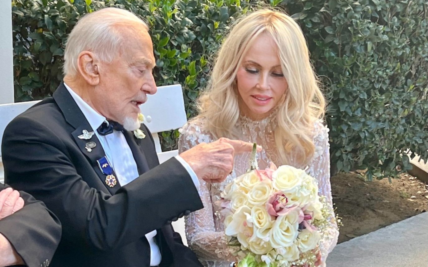 Se casó a sus 93 años Buzz Aldrin, el segundo hombre en pisar la luna 