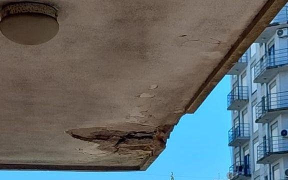 Advierten por el mal estado de un balcón