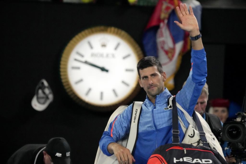 Djokovic le dio una lección de tenis a De Miñaur y sigue firme