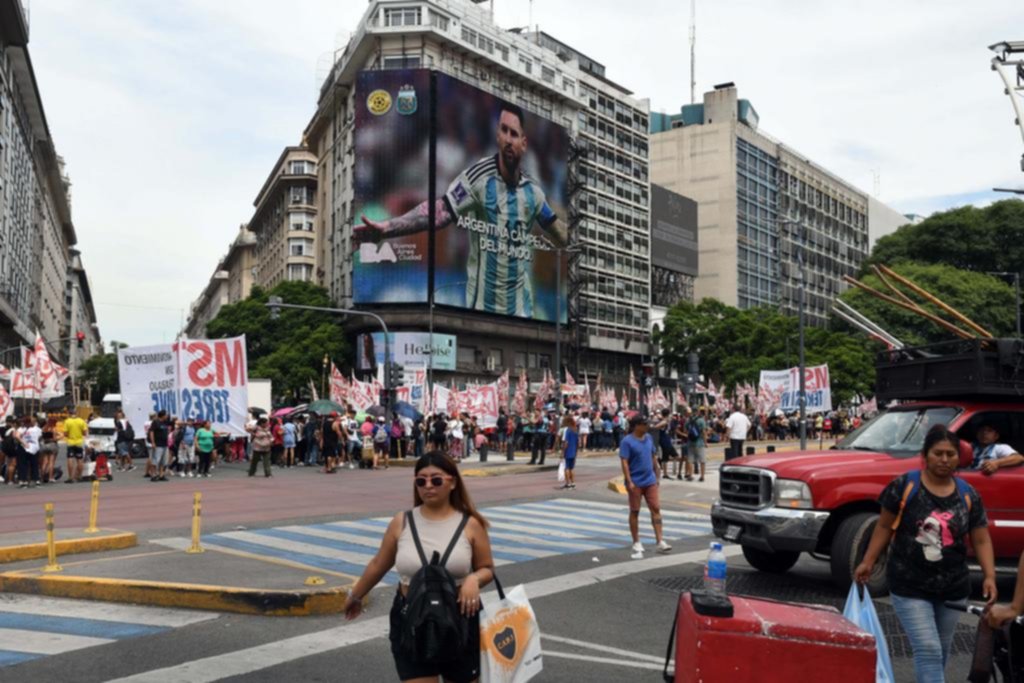 Los piqueteros más duros volvieron a la protesta callejera por baja de planes