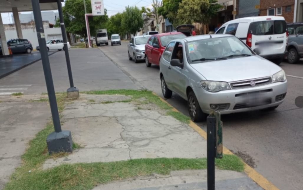 El "Estacioná donde quieras" llegó a las paradas de colectivos