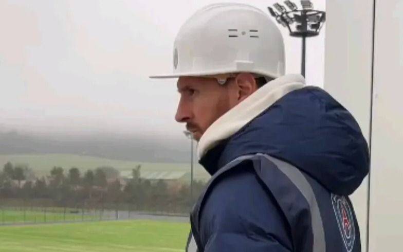 Siempre sorprende con algo: el extraño look de Messi en la práctica del PSG
