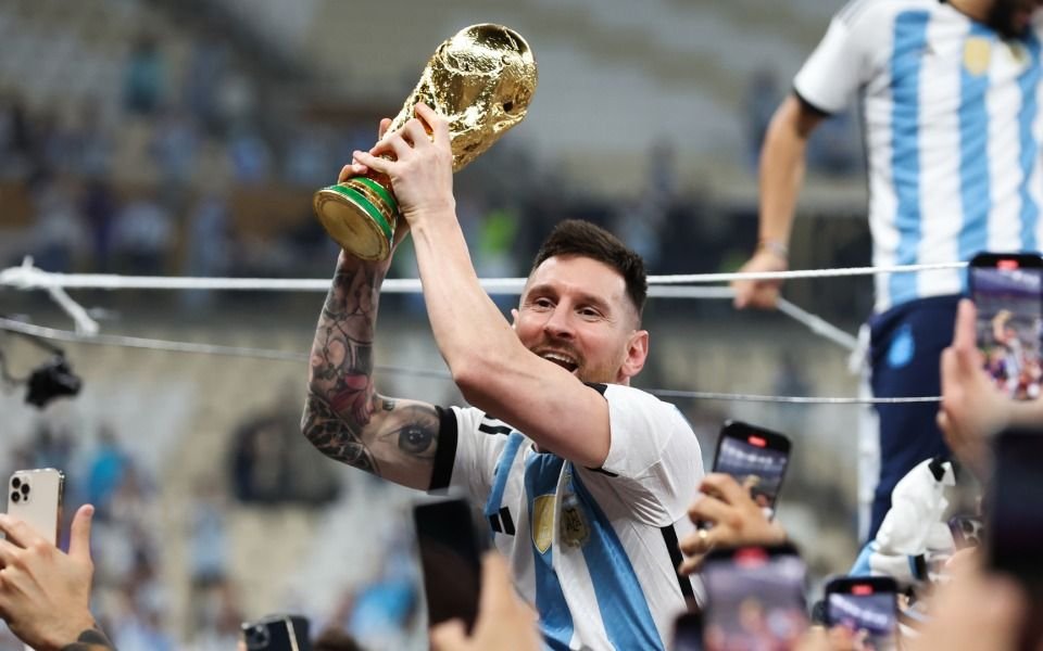 Lionel Messi fue elegido el mejor futbolista de 2022 por el diario inglés The Guardian