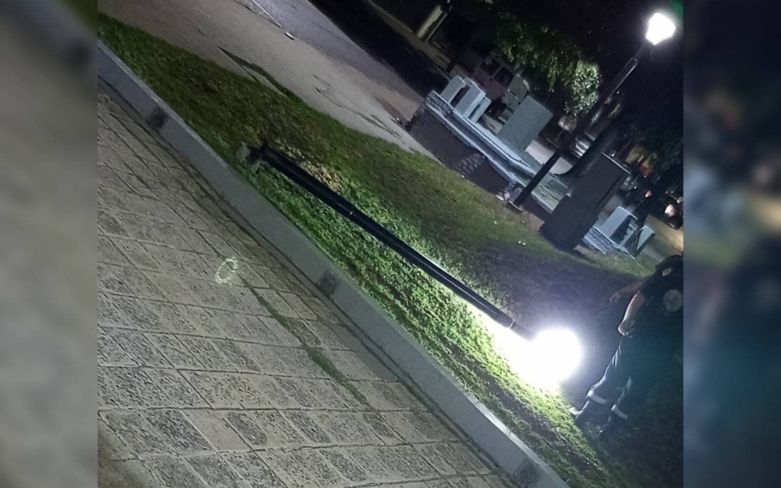 Las luminarias públicas no paran de caerse en La Plata