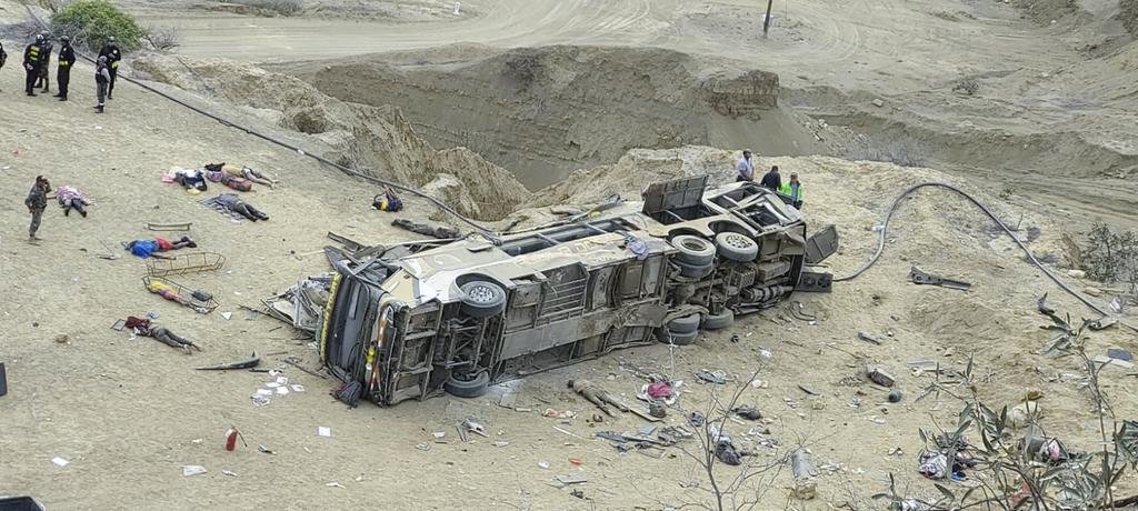 En medio de todo lo que padece Perú, un accidente con 25 muertos