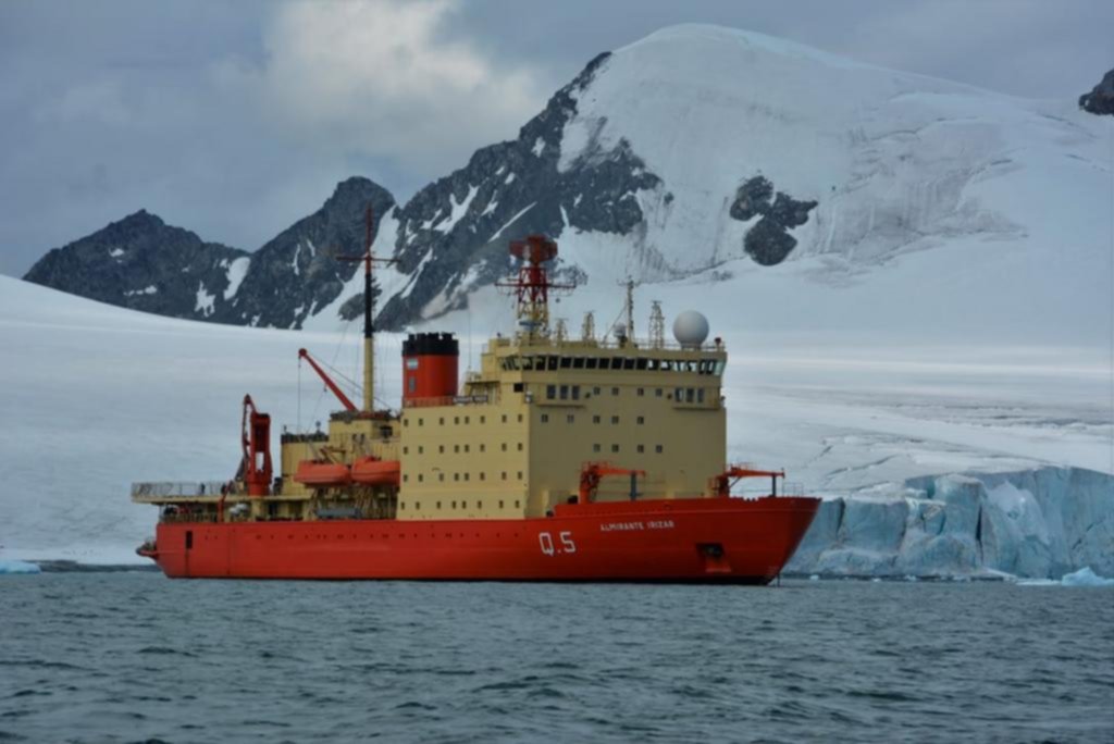 Temen que el iceberg de la Antártida obstaculice al Irízar
