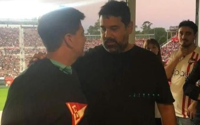 Silvino, papá de Fernando Báez Sosa, fue invitado a UNO: miró el partido y recibió una remera del club