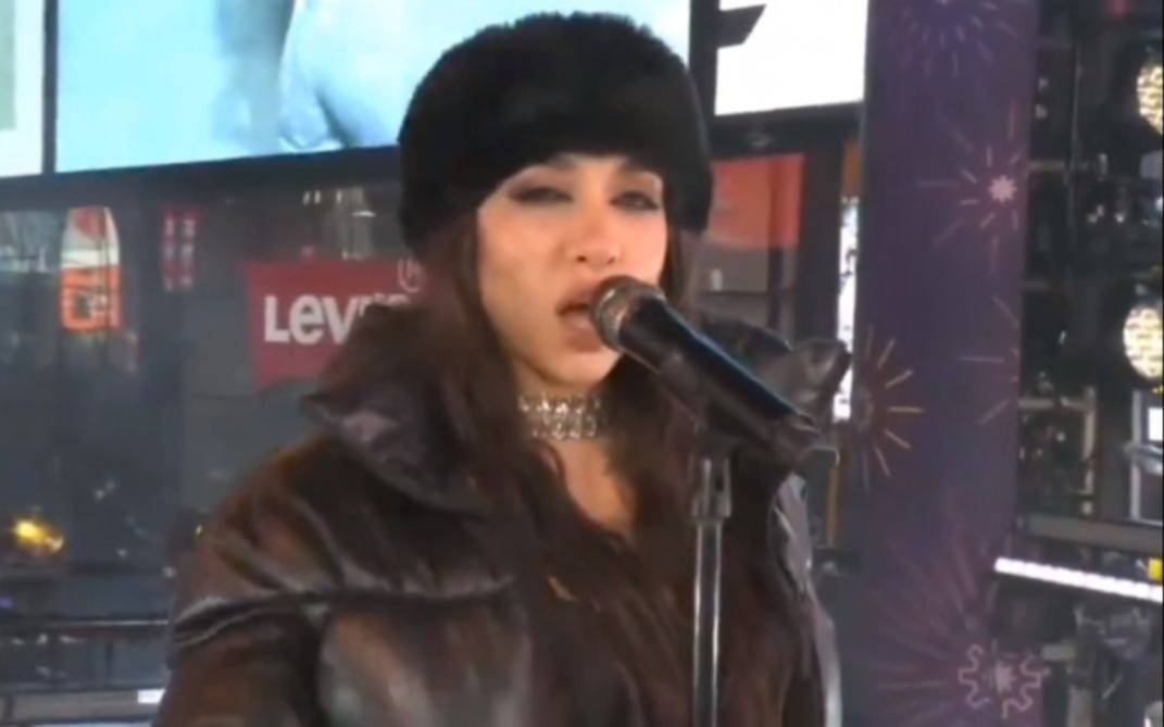 VIDEO. La tripera María Becerra la rompió en el mítico Times Square de Nueva York