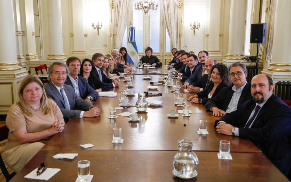 Milei se reunió con legisladores libertarios para intentar acelerar el tratamiento de la "Ley Omnibus"