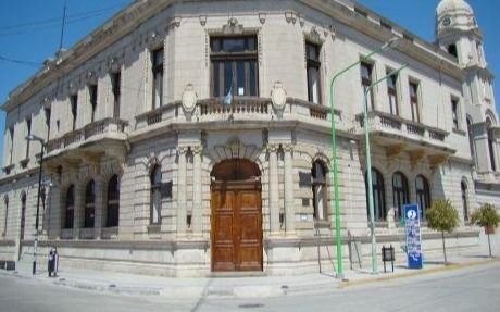 Ensenada: anunciaron un aumento del 55% en los sueldos de los trabajadores municipales