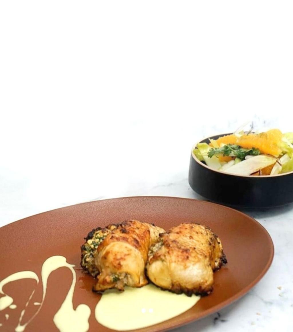 Pollo relleno: con ensalada y crema de mostaza