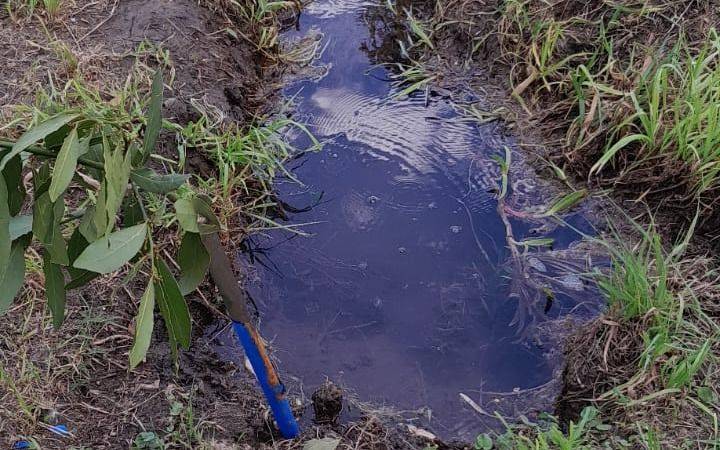 Reclamo por una pérdida que generó falta de agua en un barrio de La Plata