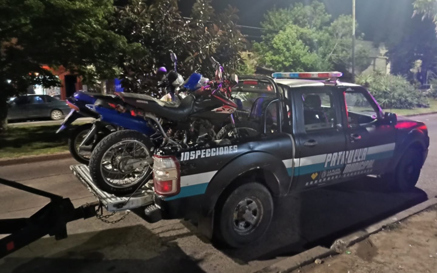 En un amplio operativo vial en Los Hornos secuestran más de 40 motos