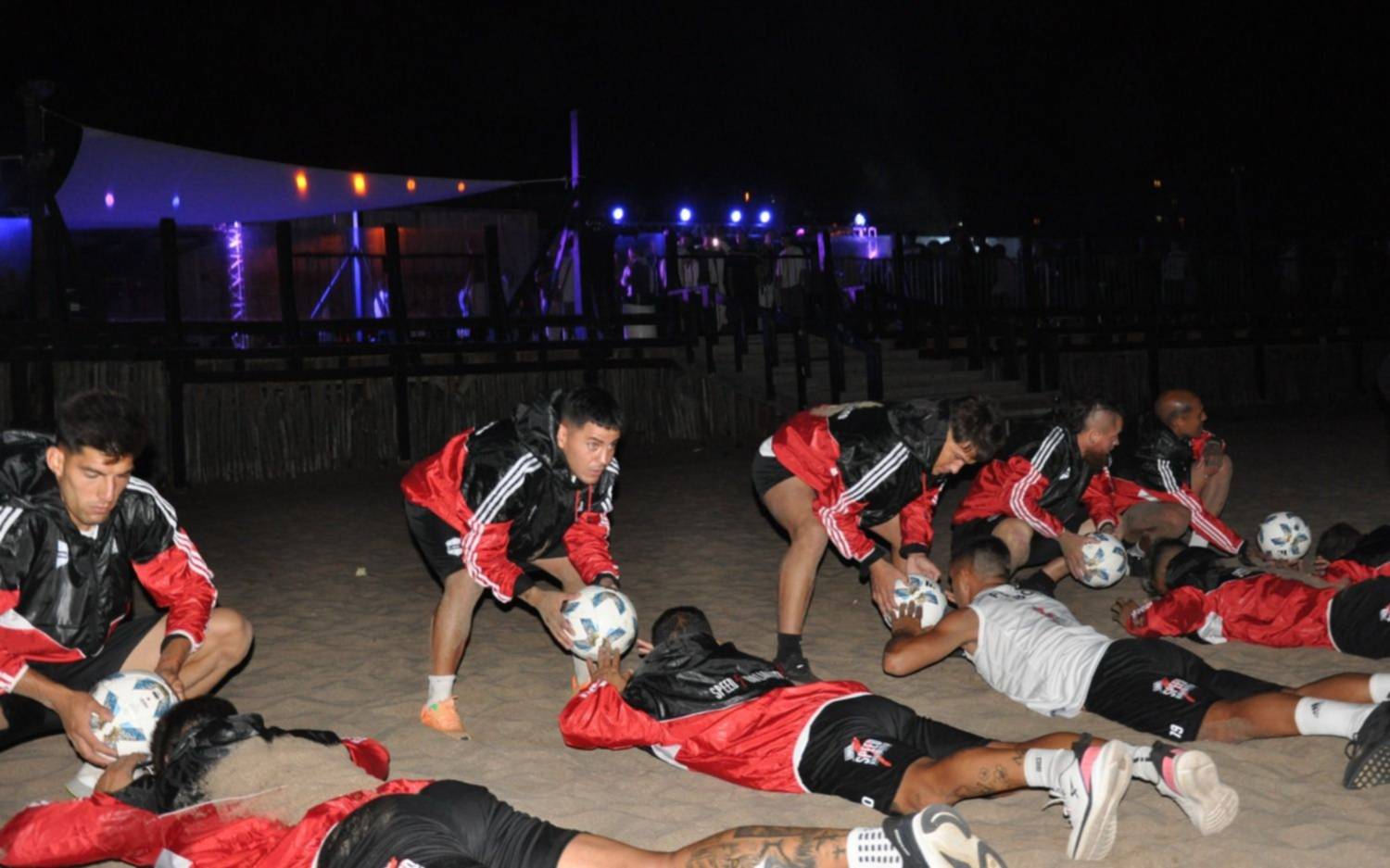 La rigurosa pretemporada de Deportivo Riestra: entrenamientos a las tres de la mañana y a metros de un boliche
