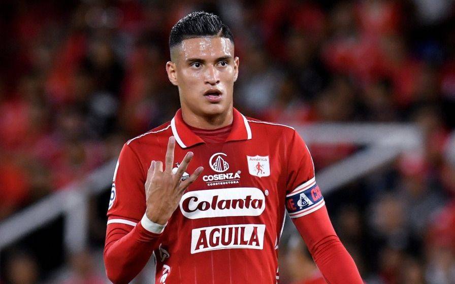 El colombiano Portilla es el primer refuerzo de Talleres, que ahora va por Alex Vigo