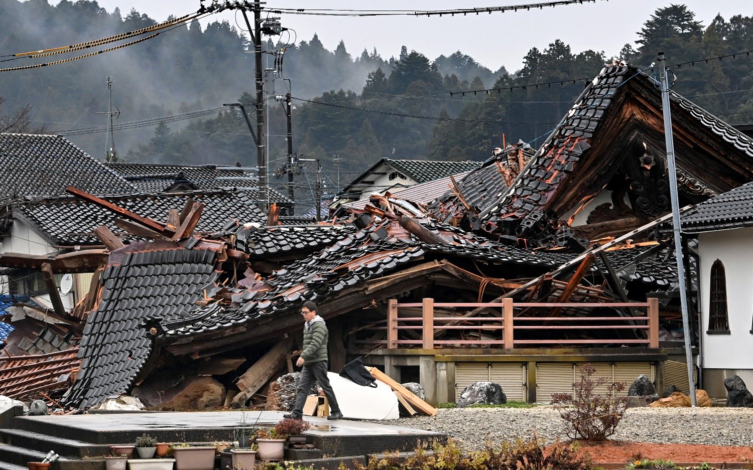 Japón: ascienden a 126 los muertos por el terremoto