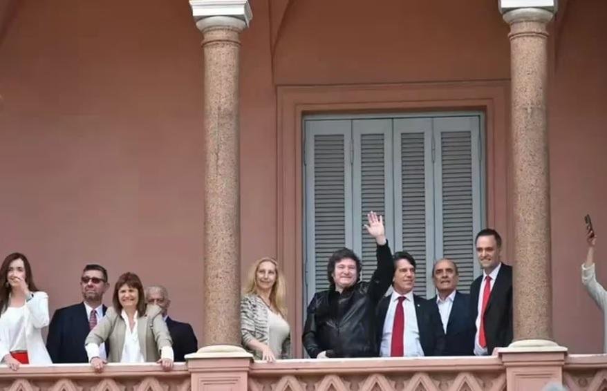 La exageración de las malas noticias, sospechas y hasta dónde aflojar con el DNU