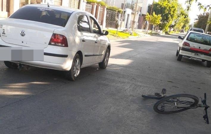 Un ciclista internado y milagro en otra jornada accidentada en la Región
