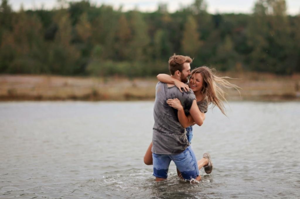Novios y amigos: una tensión constante que puede complicar las relaciones