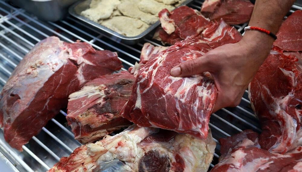 La canasta de carnes subió más del 45% y proyectan fuerte retracción del consumo