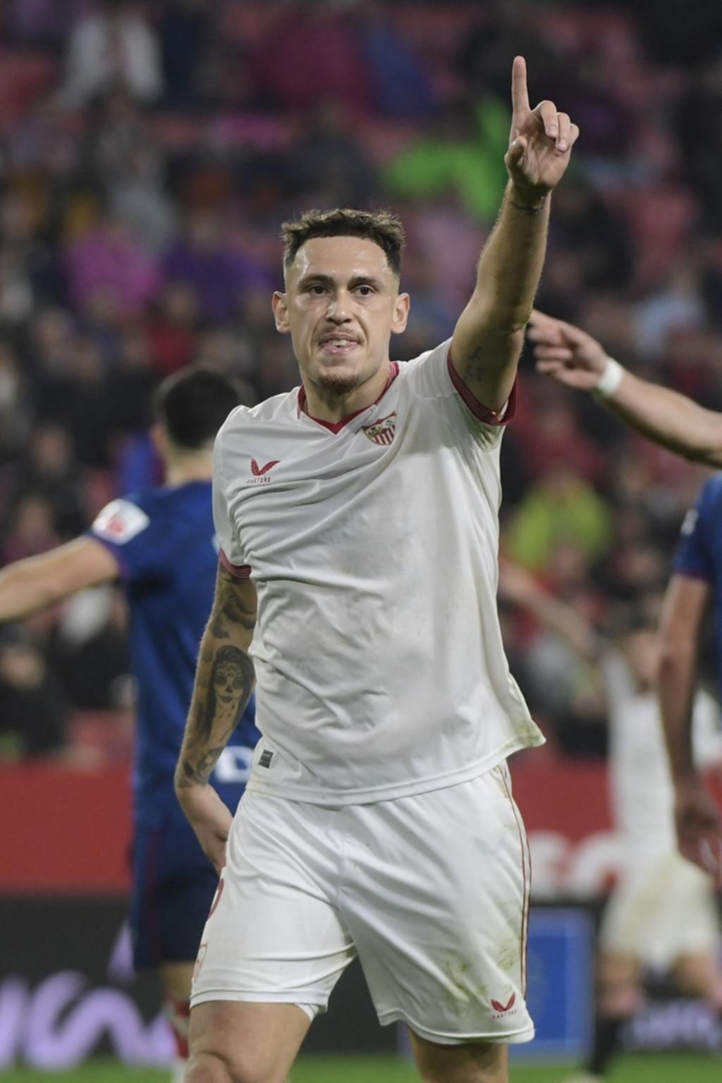 Sevilla, de la mano de Ocampos