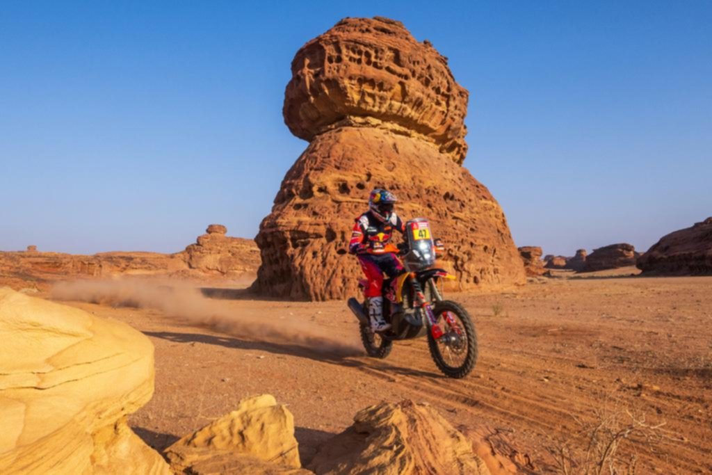 Luciano Benavides cerró segundo en motos y acecha