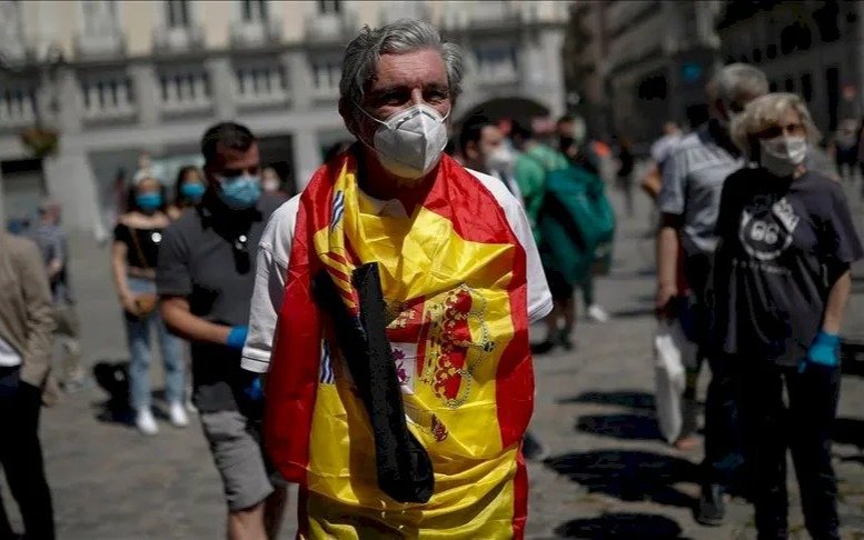 España vuelve a los barbijos obligatorios: cuáles son las razones