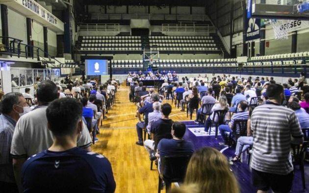 ¿El Negro Domínguez vuelve a la arena política de Gimnasia?
