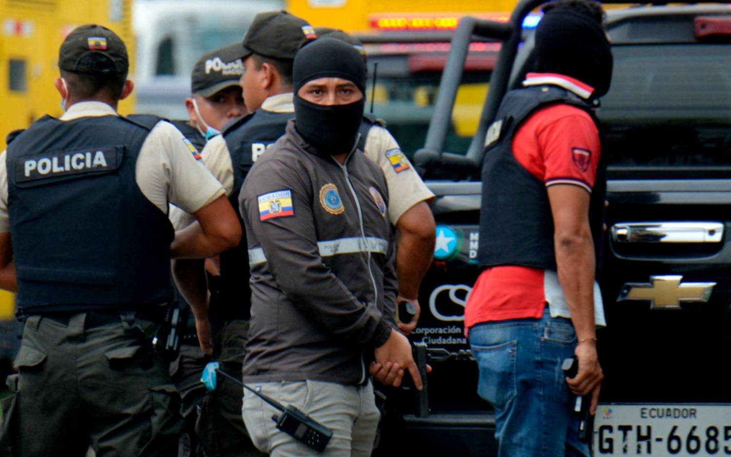 Al menos 10 muertos en Ecuador y el presidente Noboa movilizó el Ejército a la calle