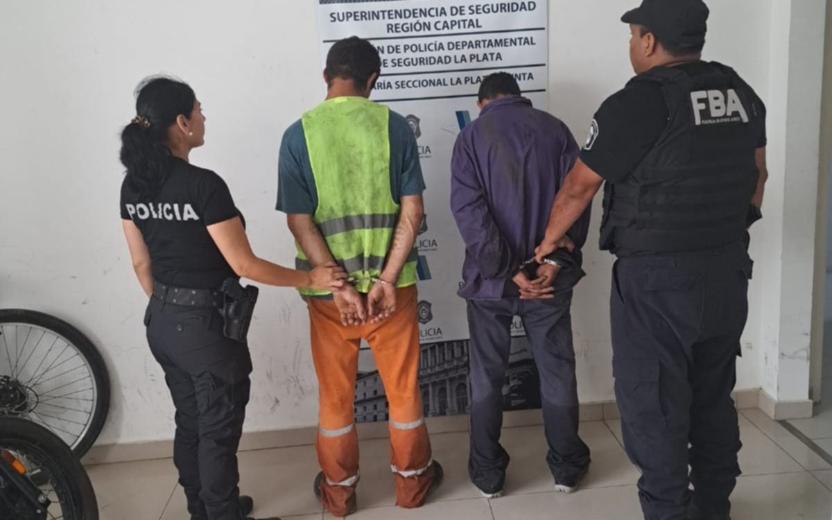 Los atraparon con los cables en la mano en La Plata: estaban disfrazados de operarios