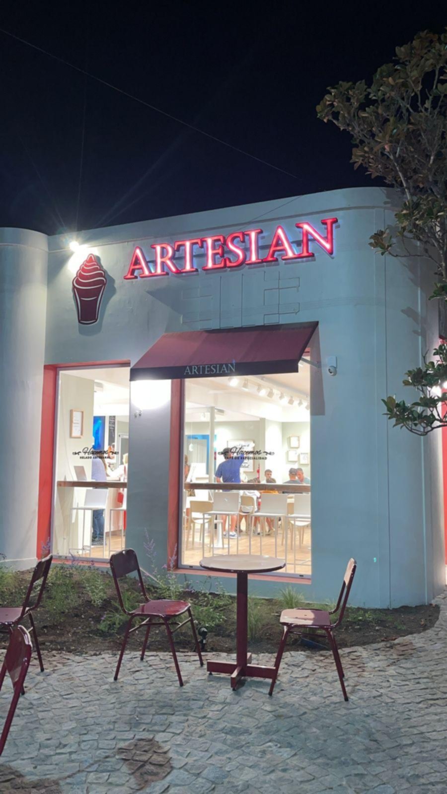 Artesian abrió en City Bell