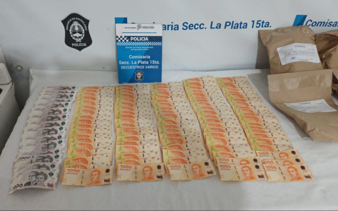 Bajaba verduras del camión y una banda armada le robó: los atraparon por el GPS del celular que se llevaron