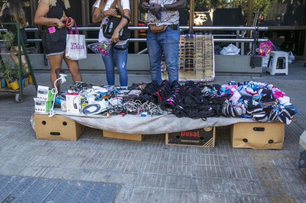 Planteos de los comerciantes de La Plata a la Comuna por la venta ambulante
