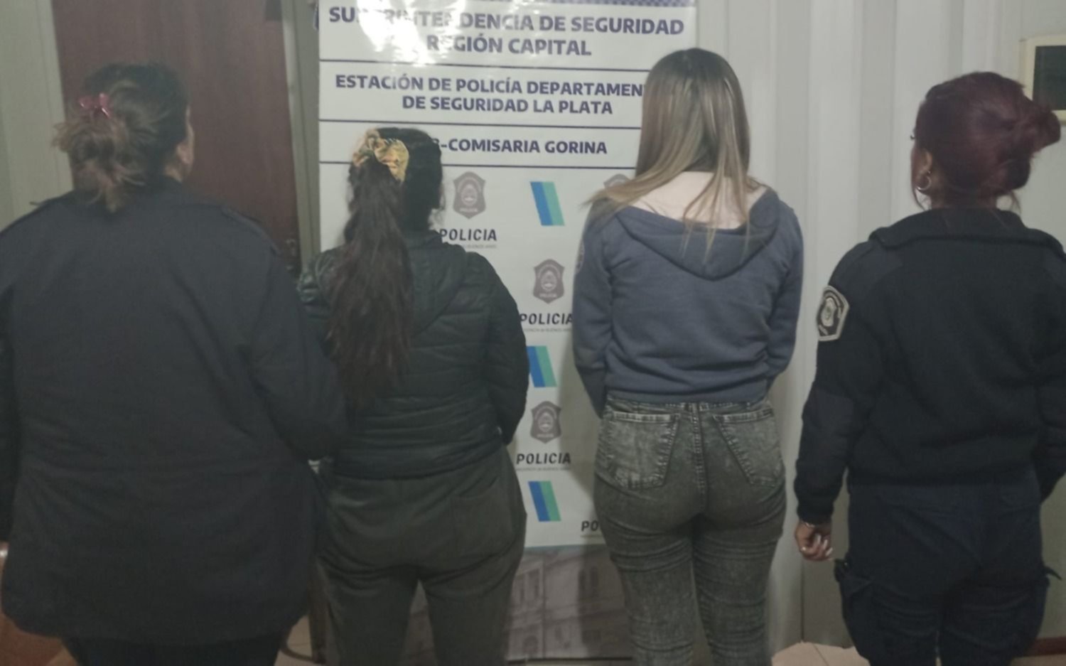Furia en La Plata: golpean y le destrozan la casa y el auto a un hombre acusado de abuso sexual