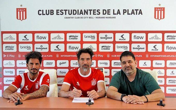 VIDEO. Estudiantes le extendió el contrato a Eduardo Domínguez y presentó a Eric Meza: "Maravilloso"