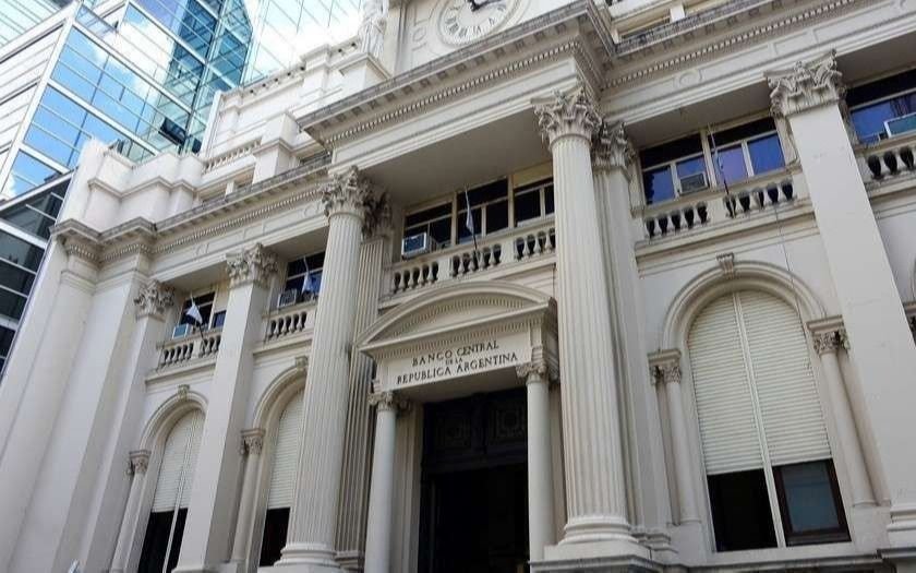 Las consultoras proyectan un año récord para la inflación y el dólar