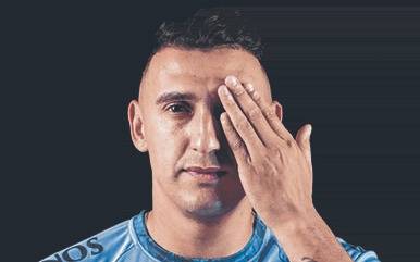 Matías Suárez fue presentado en el regreso a Belgrano con un “Bienvenido al álbum”