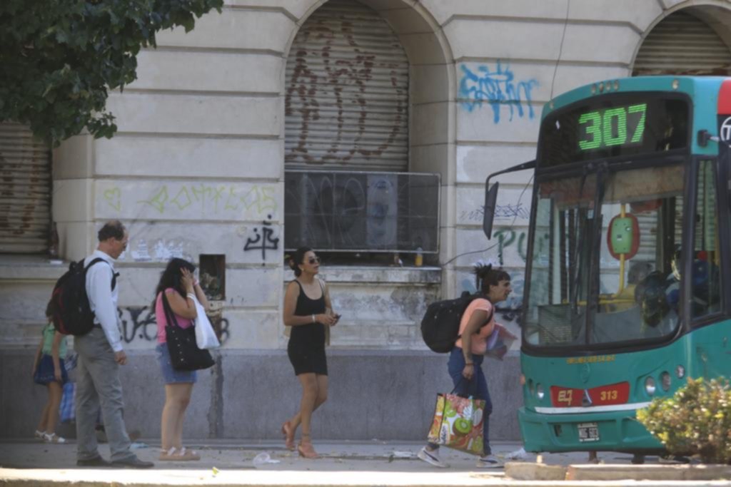 Viajar en micro ya sale más caro en La Plata: las nuevas tarifas y cómo será el aumento mensual