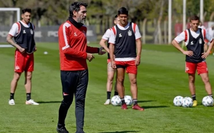 Mercado de pases: Estudiantes tiene dos nuevas salidas en el plantel profesional y renovó el contrato de un jugador