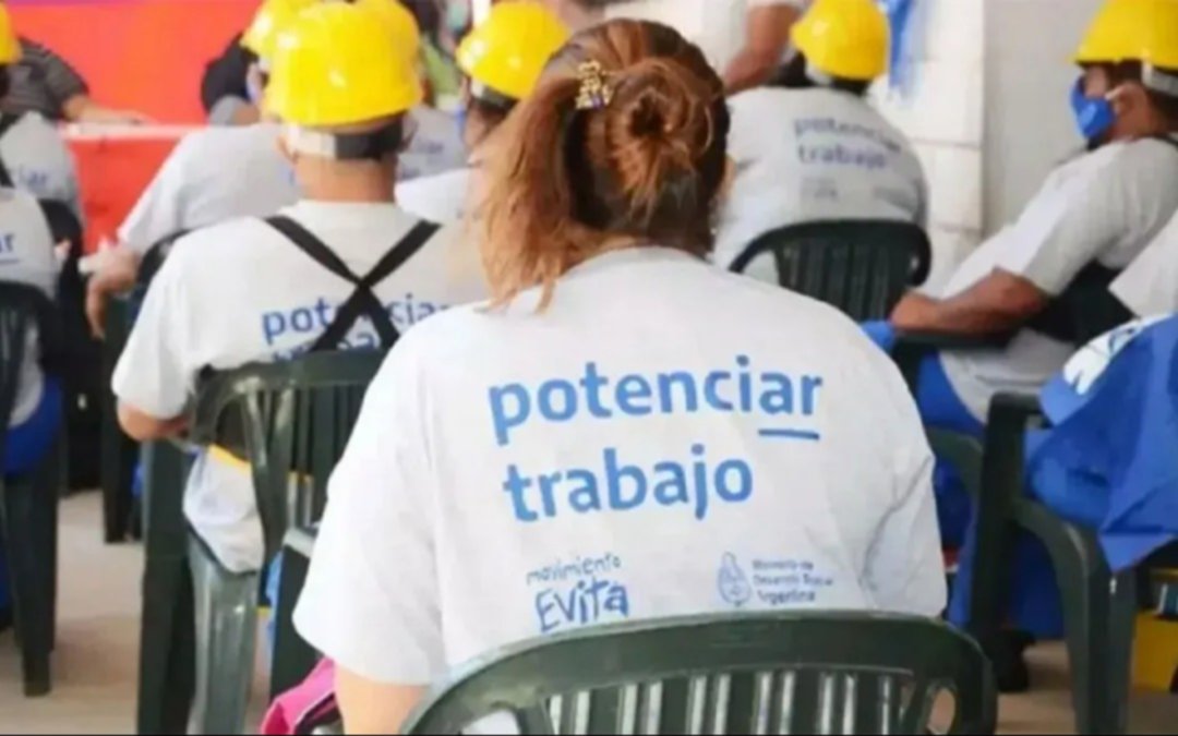 El Gobierno daría de baja a más de 150.000 titulares de Potenciar Trabajo por realizar viajes al exterior