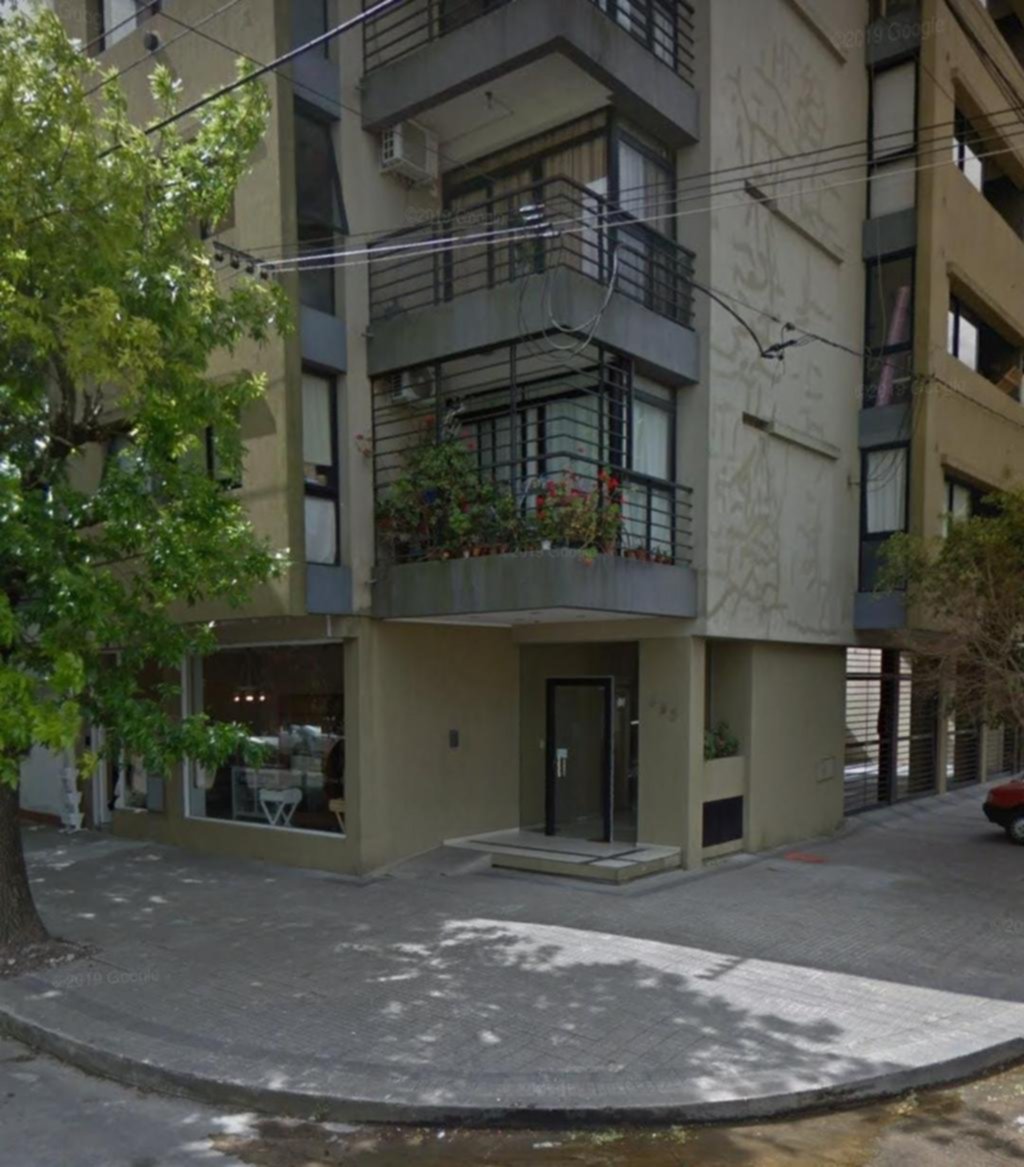 Se colaron en un edificio de La Loma y se llevaron un millonario botín