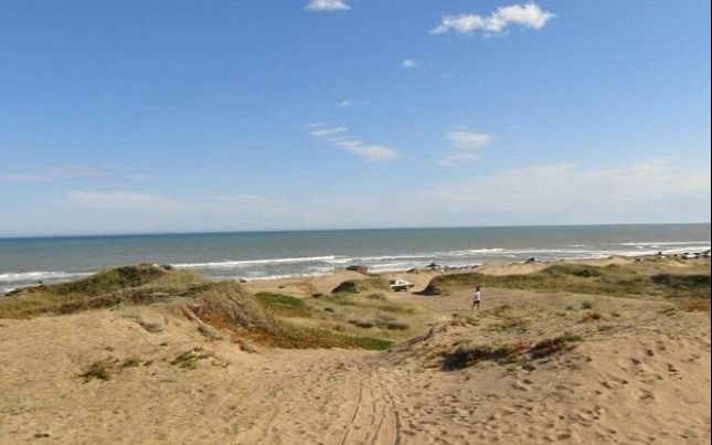 Escapada: una playa solitaria a 500 kilómetros de La Plata con 20 habitantes y que es la "perla" desconocida de la Costa