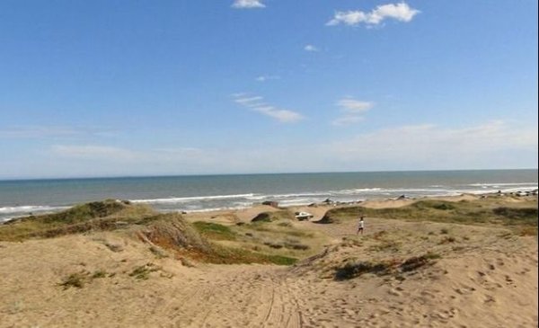 La playa oculta de arena blanca a 2 horas de CABA que pocos conocen