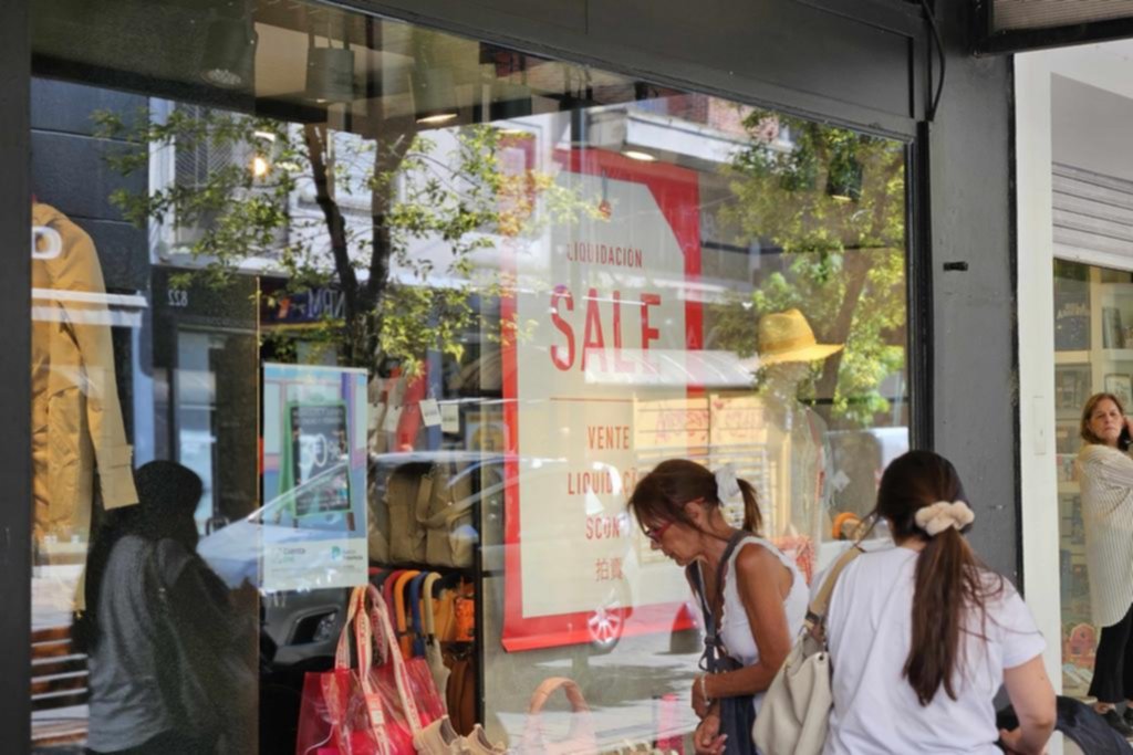 Ya en liquidación, el verano sigue frío pero se adelanta la compra escolar