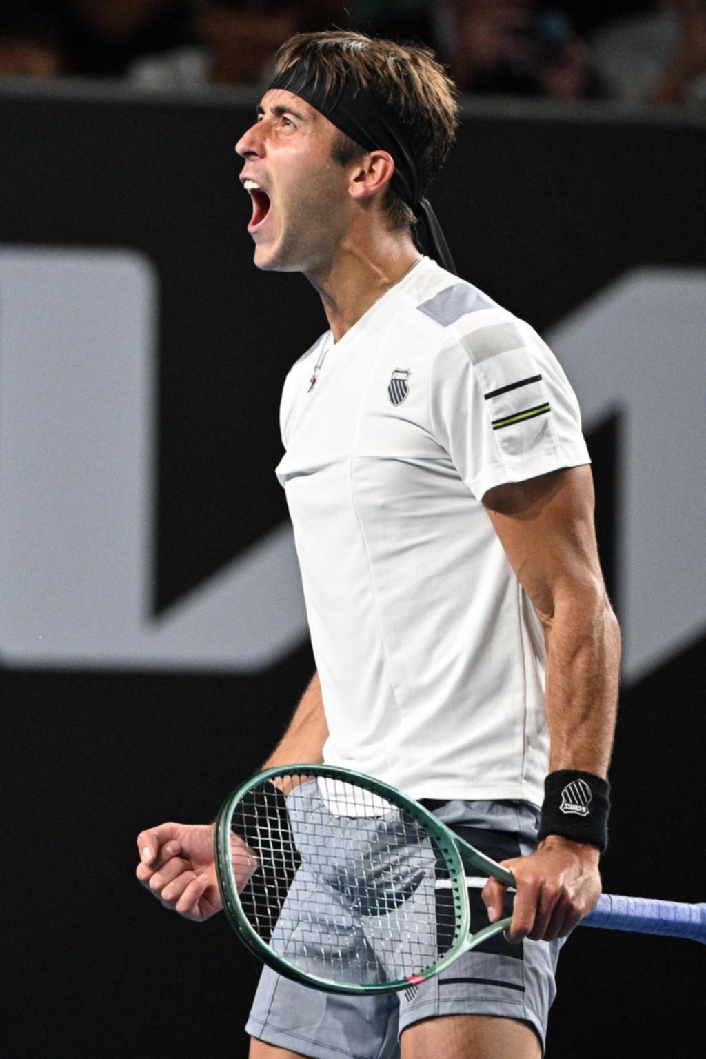 Tomás Etcheverry: otro golpe en Melbourne, y va por más contra Djokovic, el número 1