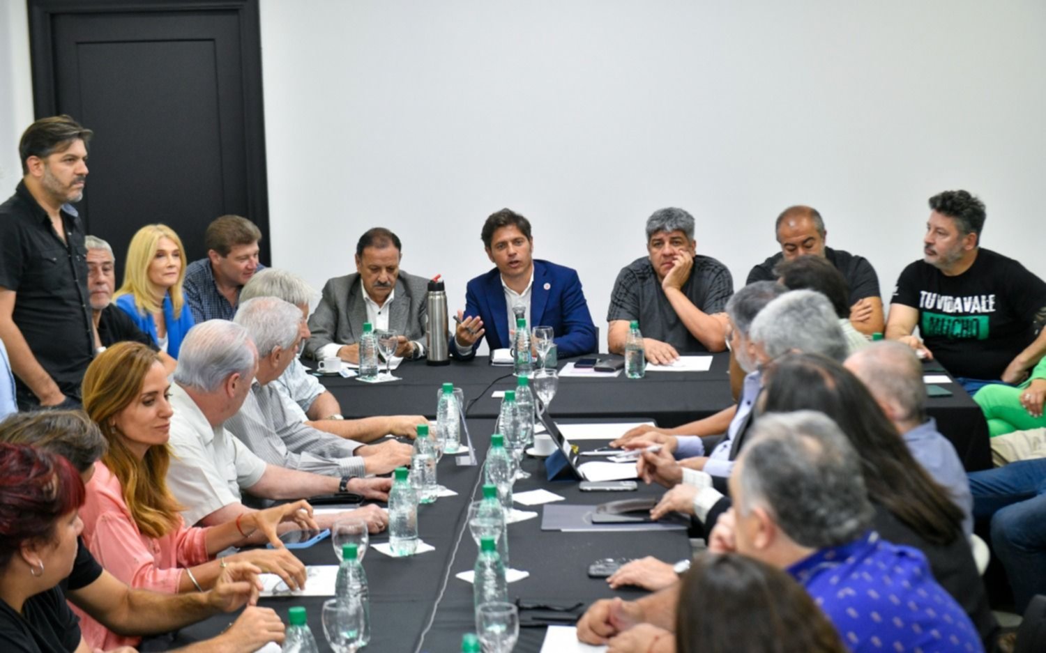 Kicillof encabezó la cumbre de gobernadores, gremios e intendentes