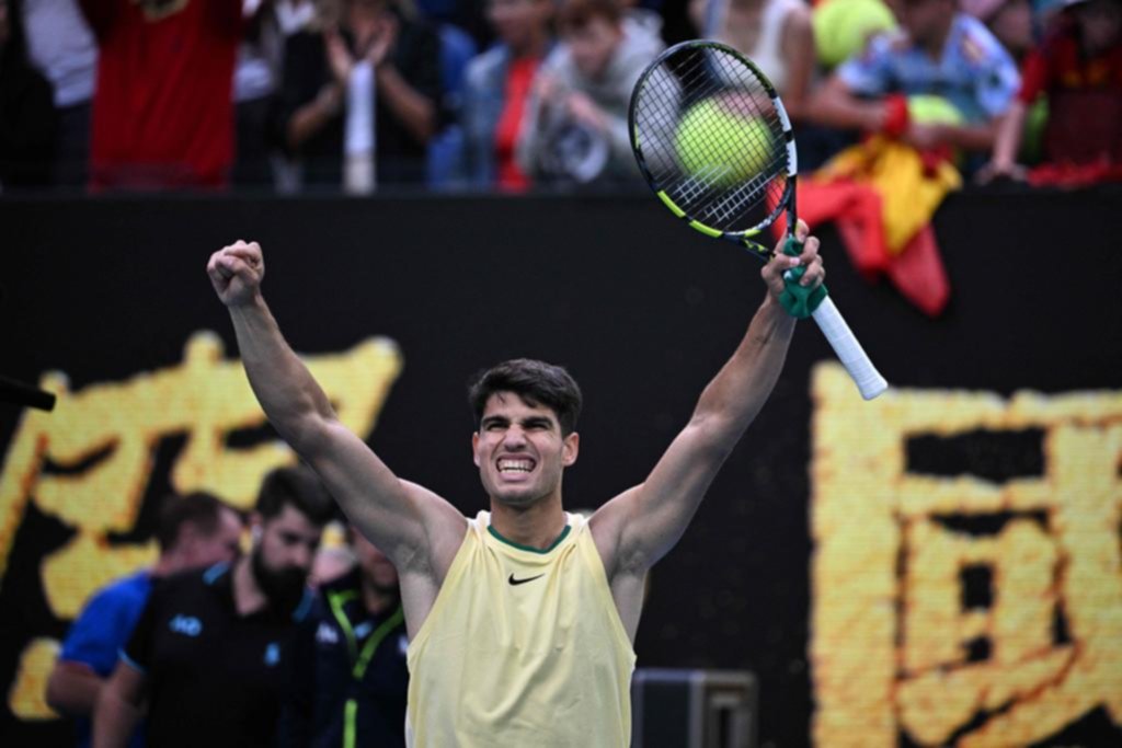 Alcaraz volvió a pisar fuerte en el Abierto de Australia y accedió a la tercera ronda