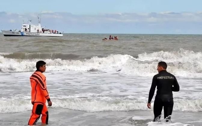 Giro inesperado en la búsqueda de los amigos desaparecidos en Cariló: la pista del kayak