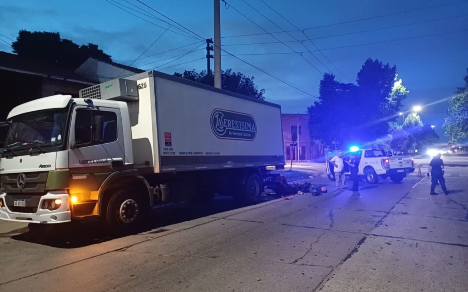 Otra muerte en La Plata por un accidente: una moto chocó contra un camión